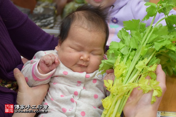 剃胎毛、滿月剃頭、嬰兒剃頭、嬰兒理髮、嬰兒剃髮、嬰兒剃胎毛、嬰兒滿月剃頭、寶寶剃頭、剃胎毛儀式、剃胎毛吉祥話、滿月剃頭儀式、滿月剃頭吉祥話、寶寶剃胎毛、寶寶滿月剃頭理髮、新北永和區剃胎毛、新北永和區滿月剃頭、新北永和區嬰兒剃頭剃胎毛、新北永和區嬰兒理髮、新北永和區嬰兒剃髮、黃寶寶(新北永和區嬰兒寶寶滿月剃頭理髮、免費嬰兒剃胎毛儀式吉祥話)。中國風會場，爸媽寶貝免費穿「日中韓」古裝禮服。專業拍照、DVD光碟、證書。★購買「臍帶章、肚臍章、胎毛筆刷印章」贈送：剃頭、收涎、抓周，三選一。2017.02.12 照片11